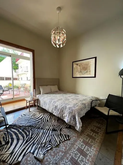 Apartment Chambre Avec Acces Prive, Terrasse, Piscine Barcelona